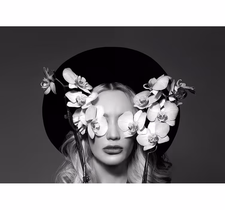 Rullgardin vardagsrum kvinna med blomsterhatt - Tenstickers