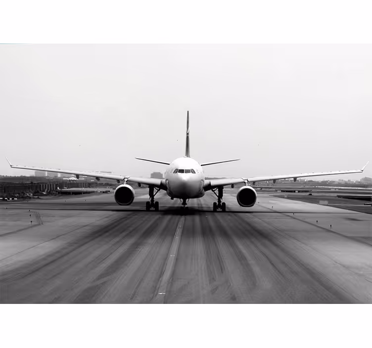 Rullgardin grå flygplan på landningsbanan - Tenstickers