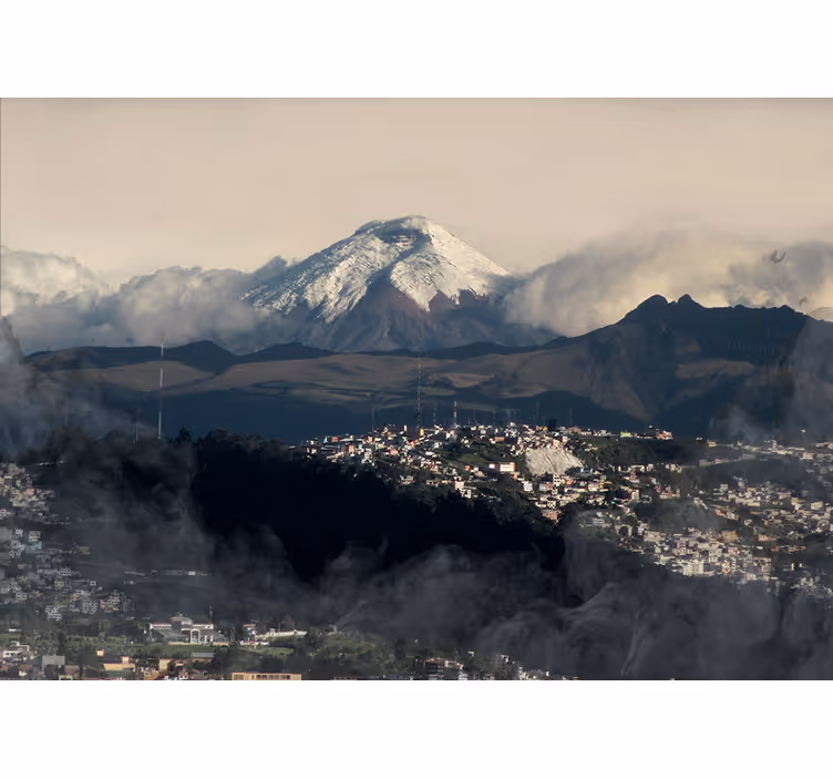Dimmigt ganska berg fototapeta - Tenstickers