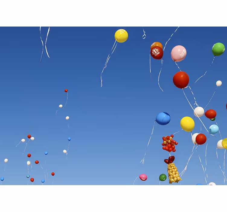 Fototapeter kärlek färgglada flygande ballonger - Tenstickers