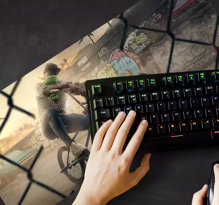 Musmatta gaming biker i urban miljö - Tenstickers