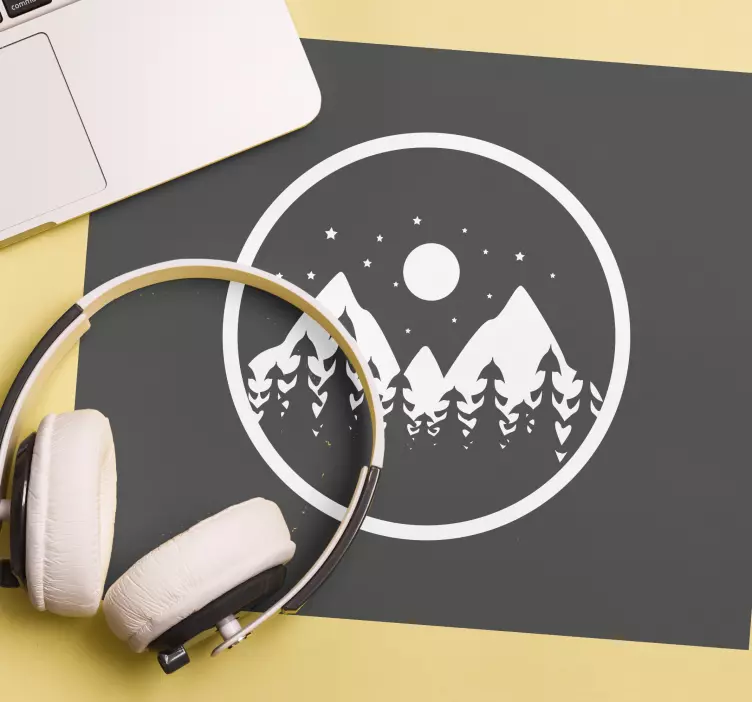 Musmatta gaming med bergslandskap - Tenstickers