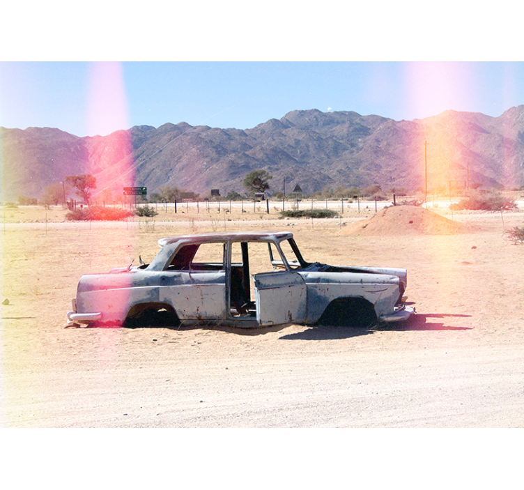 Rullgardin vardagsrum övergiven bil i öknen - Tenstickers