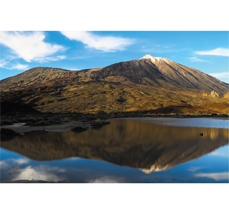 Rullgardin vardagsrum teide speglad i vatten - Tenstickers
