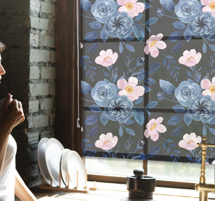 Blå och rosa rosor blommar och växtRullgardin - Tenstickers