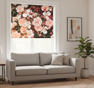 Rullgardin vardagsrum mycket blommor - Tenstickers