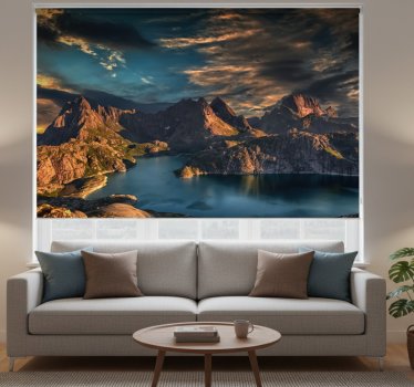 Rullgardin vardagsrum norsk landskap hav och fjäll - Tenstickers