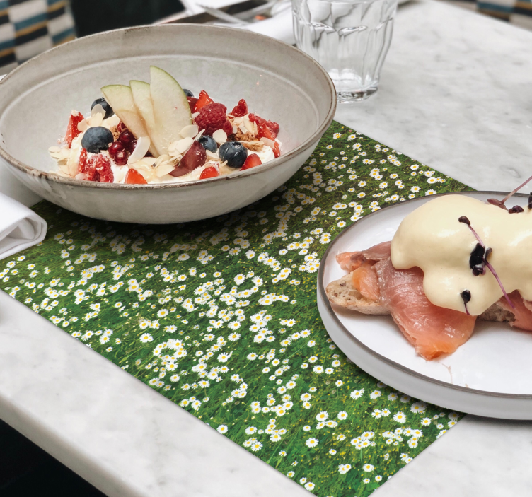 Bordstabletter med friskt blommönster - Tenstickers