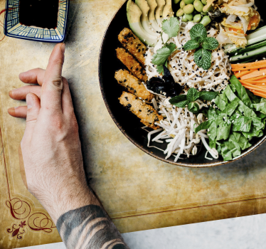 Bordstabletter modernt skål med färska ingredienser - Tenstickers
