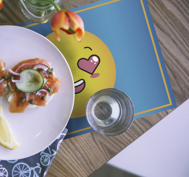 Hjärta ögon emoji barn bordstabletterta - Tenstickers