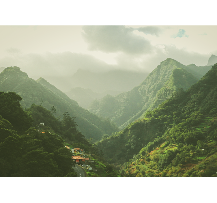 Gröna berg solig dag berg fototapet - Tenstickers