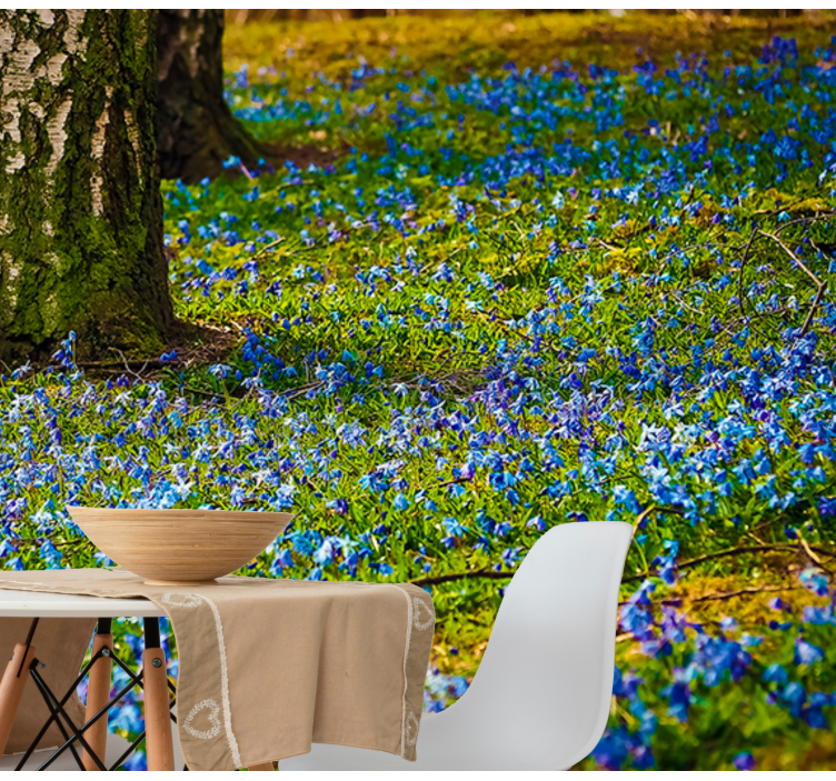 Blå blommor och en trädväggmålning - Tenstickers