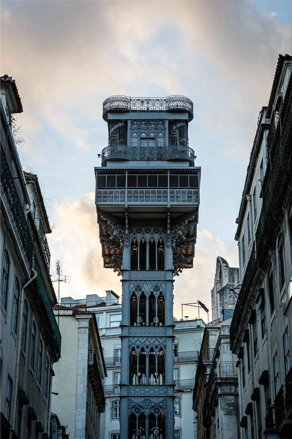 Poster vardagsrum lisboa hiss - Tenstickers