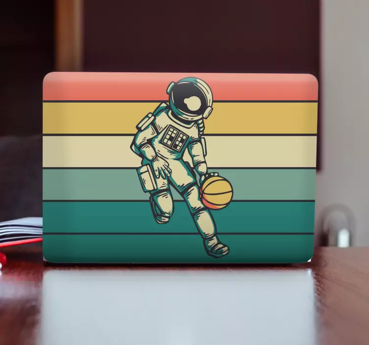 Astronaut som spelar boll klistermärke för bärbar - Tenstickers