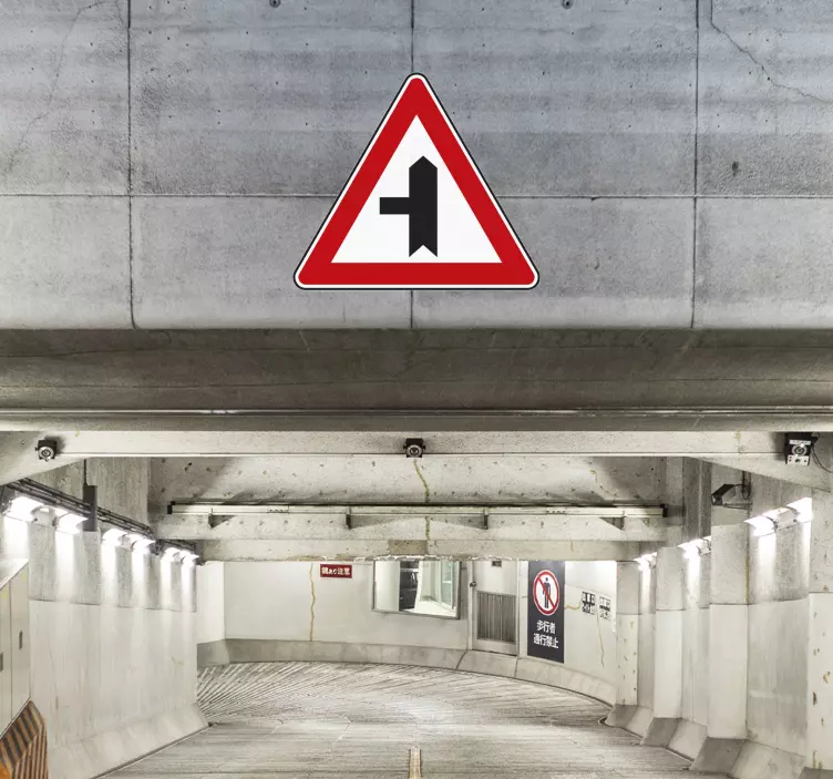 Korsning med klistermärke med prioritetsskylt - Tenstickers