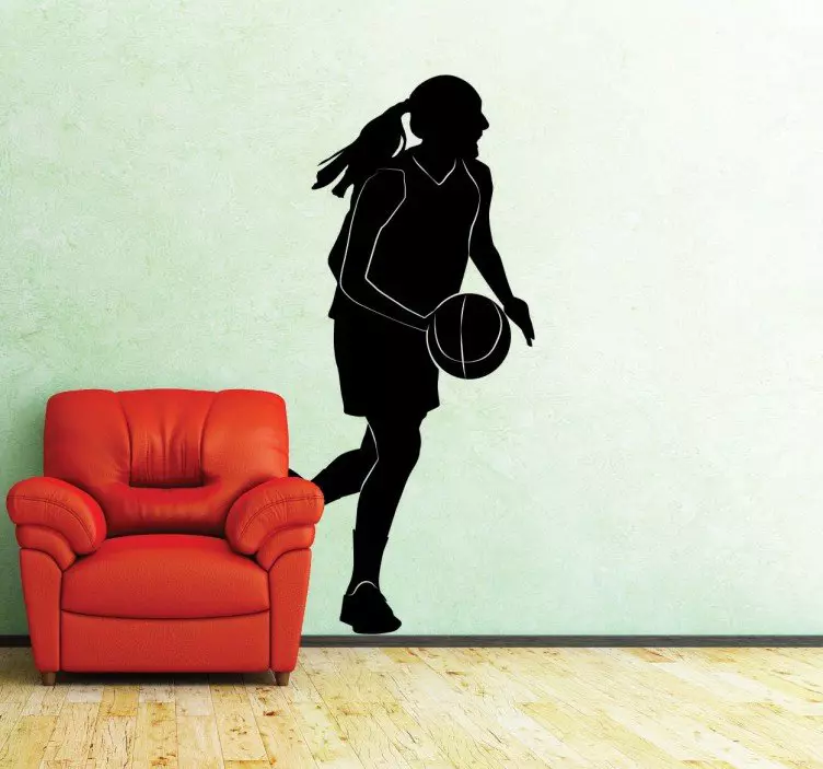 Tjej korg bollar silhuett klistermärke - Tenstickers