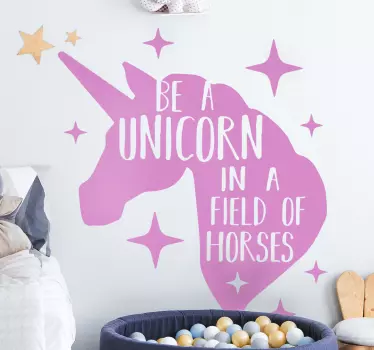 Vara en enhörning i ett fält av hästar fantasy vägg klistermärke - Tenstickers
