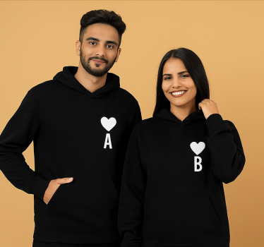 Anpassade namninitialer och hjärta tröja - Tenstickers