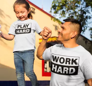 Arbeta hårt spela hårt far och barn t-shirt - Tenstickers