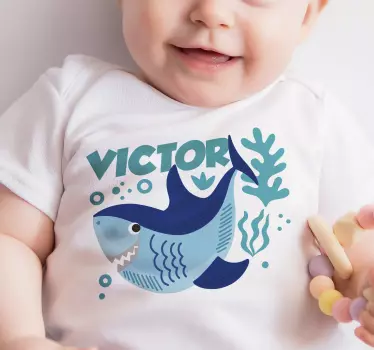 Babyhaj med namnet baby-t-shirt - Tenstickers