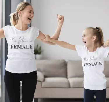 Framtiden är kvinnlig skjorta mor och dotter skjorta - Tenstickers