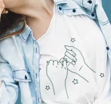 Händer som länkar ihop par t-shirt - Tenstickers