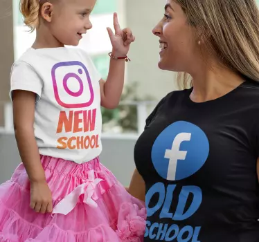 Instagram och facebook föräldrar barn t-shirt - Tenstickers