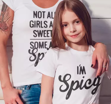 Inte alla tjejer är godis mor och dotter skjorta - Tenstickers