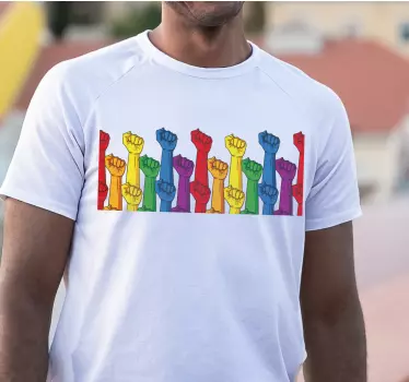 Knytnäve i regnbågsfärger t-shirt - Tenstickers