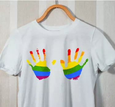 Pride day koncept händer flagga t-shirt - Tenstickers