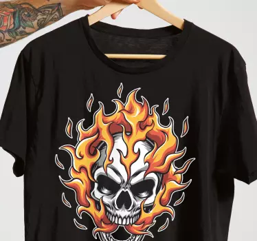 Skalle på eld tecknad stil t-shirt - Tenstickers