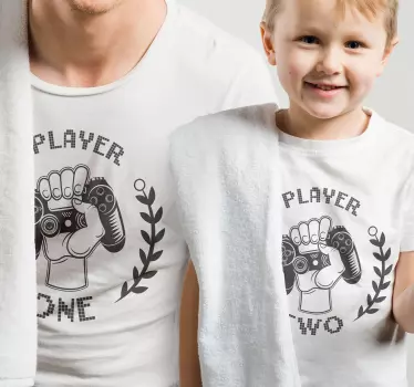 Spelare 1 och spelare 2 far och son matchande tröjor - Tenstickers