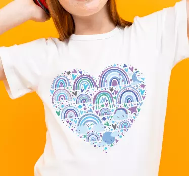 T-shirt med färgglad hjärtpattern - Tenstickers