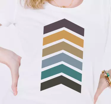T-shirt med färgglad zigzag mönster - Tenstickers