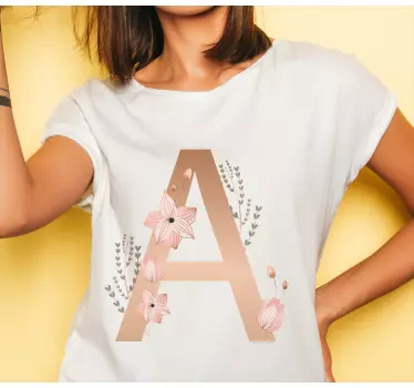 T-shirt med namn floral initial a - Tenstickers