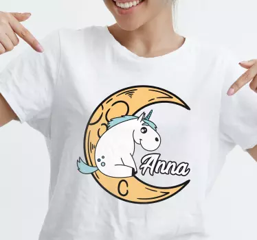 T-shirt med namn söt enhörning måndesign - Tenstickers
