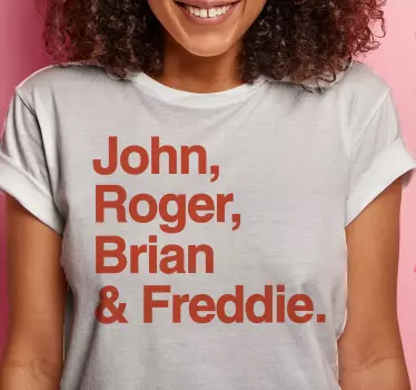 T-shirt med namn tydligt tryckta - Tenstickers