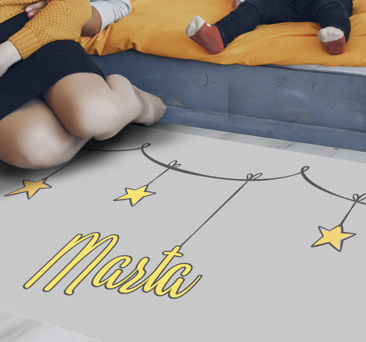 Stjärnor med grå bakgrund och namn barnmatta - Tenstickers