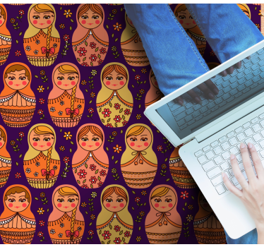 Lila backgrounf ryska dockor etniska stilmattor - Tenstickers