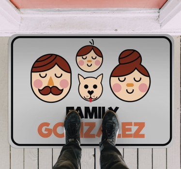 Namn med familj och hund. Personlig vinylmatta - Tenstickers