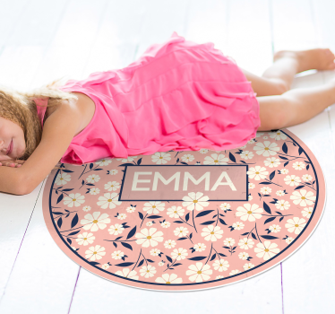 Personlig blommig cirkel Vinylmatta namn - Tenstickers