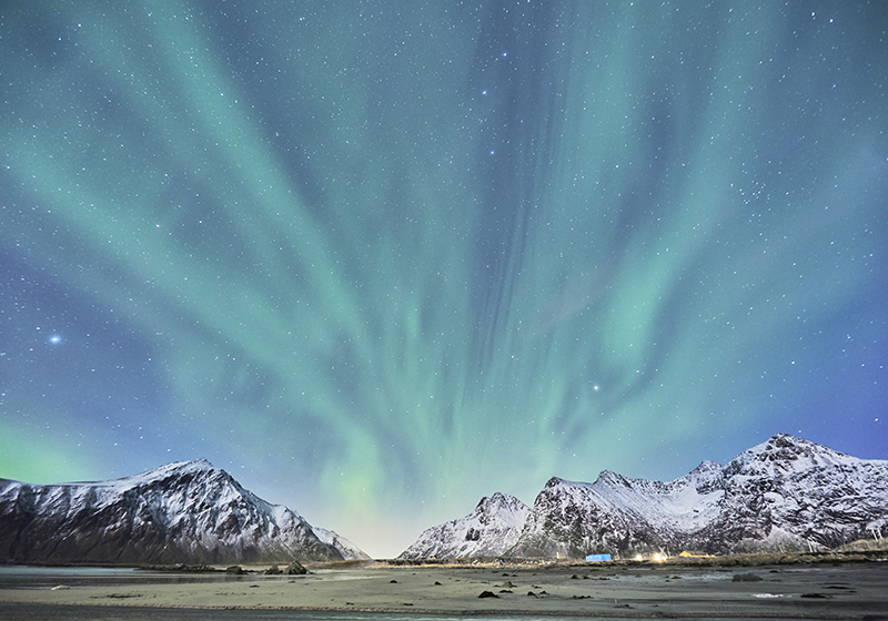 Aurora light in mountains sovrumsmatta - Tenstickers